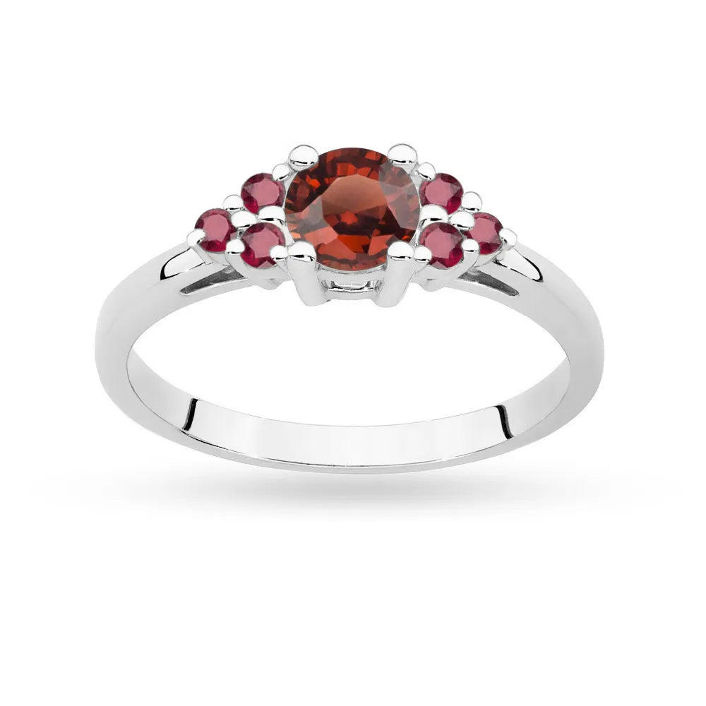 Prsten z bílého zlata 14k (585) s 0,60 ct granátem a 6 rubíny. Skvělý jako dárek.