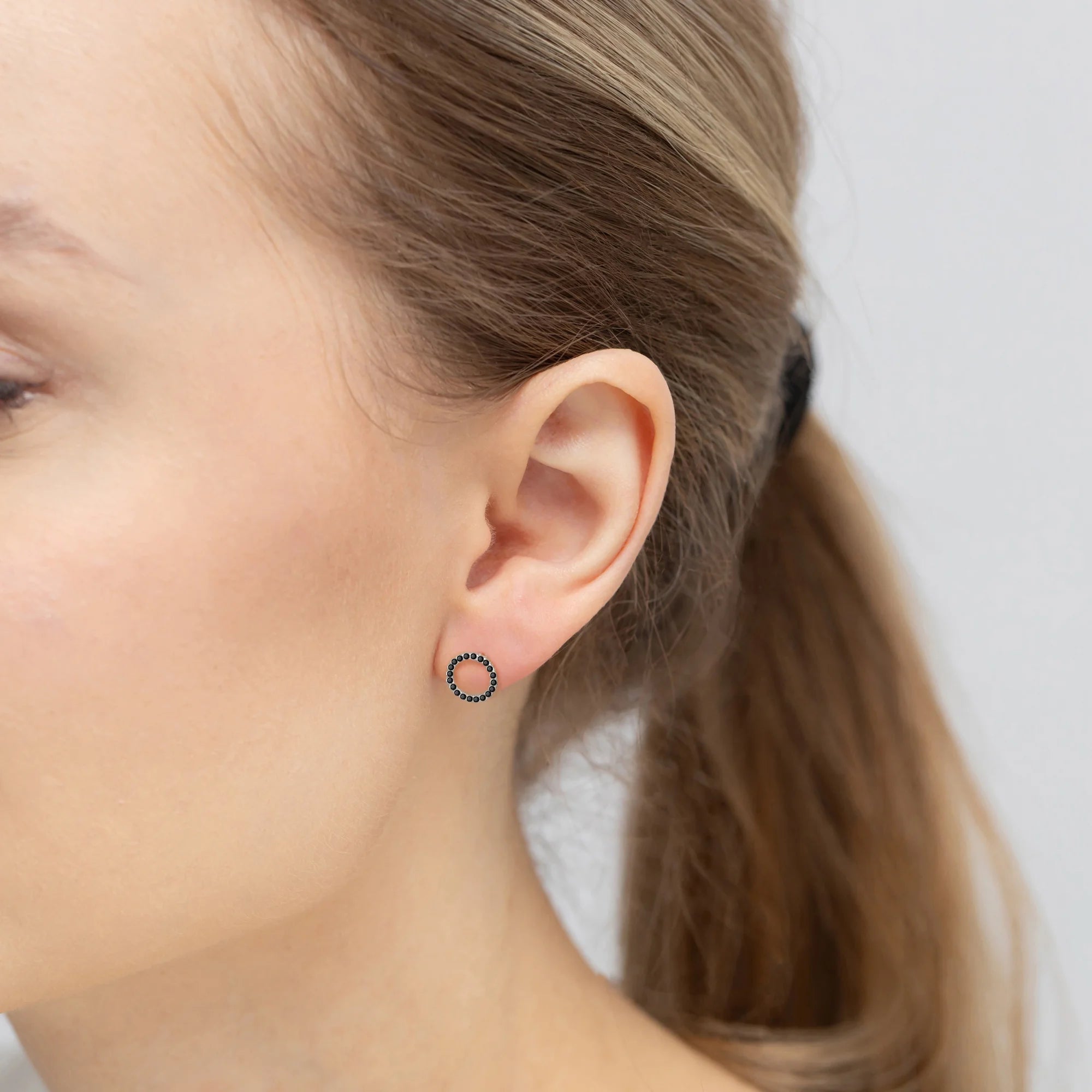 14k (585) White Gold Earrings | Black Diamonds | GREMARI Jewelry
