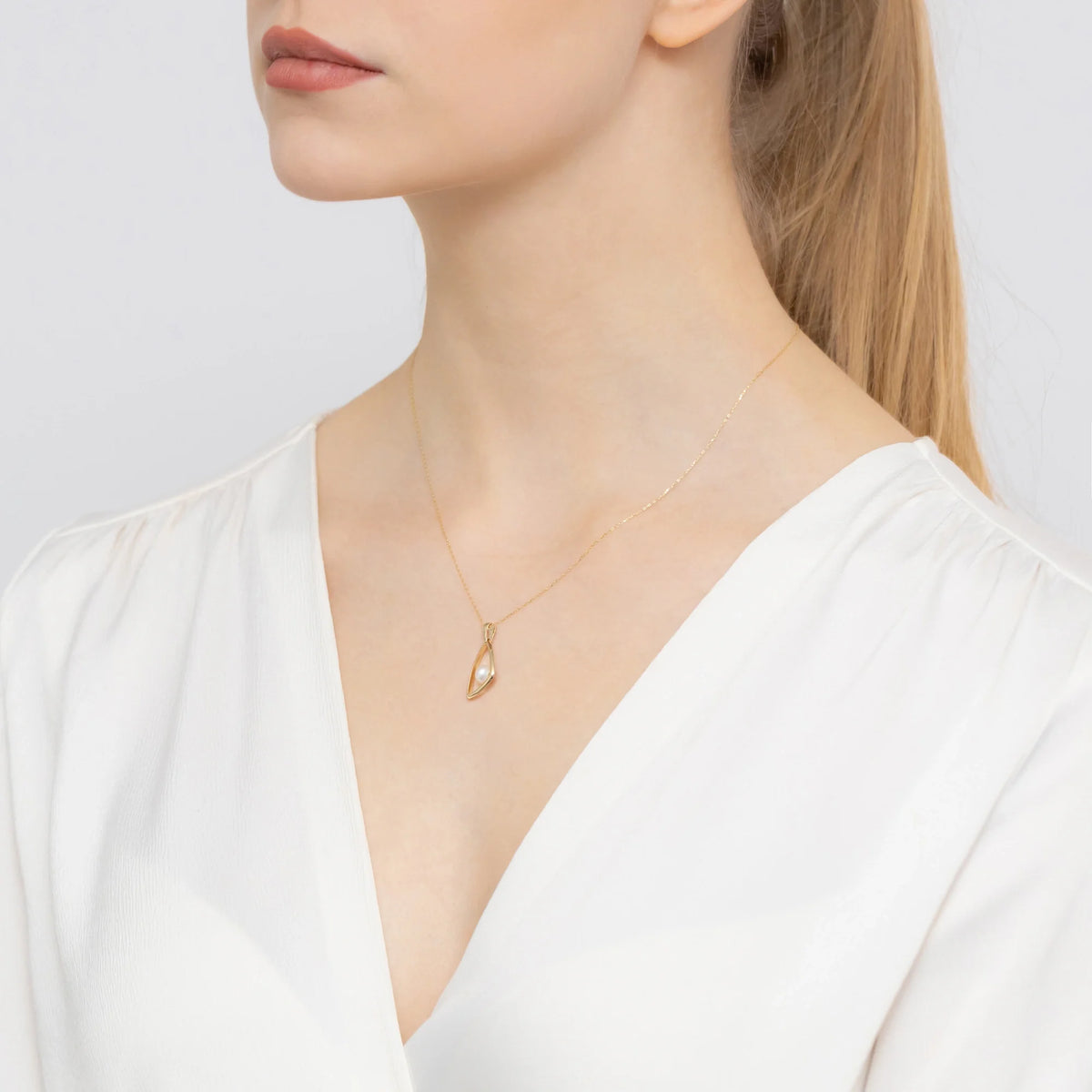 Přívěsek z 14k zlata (585) | Geometrický design a perla | Šperky GREMARI
