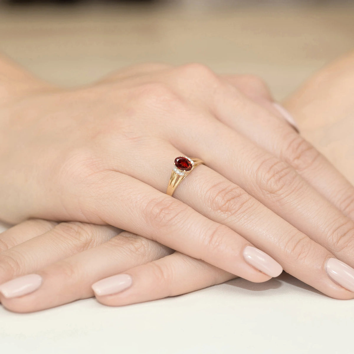 14k (585) Gold Ring | 0.50ct Garnet and 0.052ct Diamonds | GREMARI Jewelry