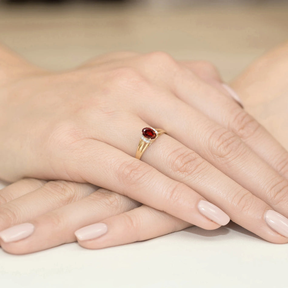 14k (585) Gold Ring | 0.50ct Garnet and 0.052ct Diamonds | GREMARI Jewelry
