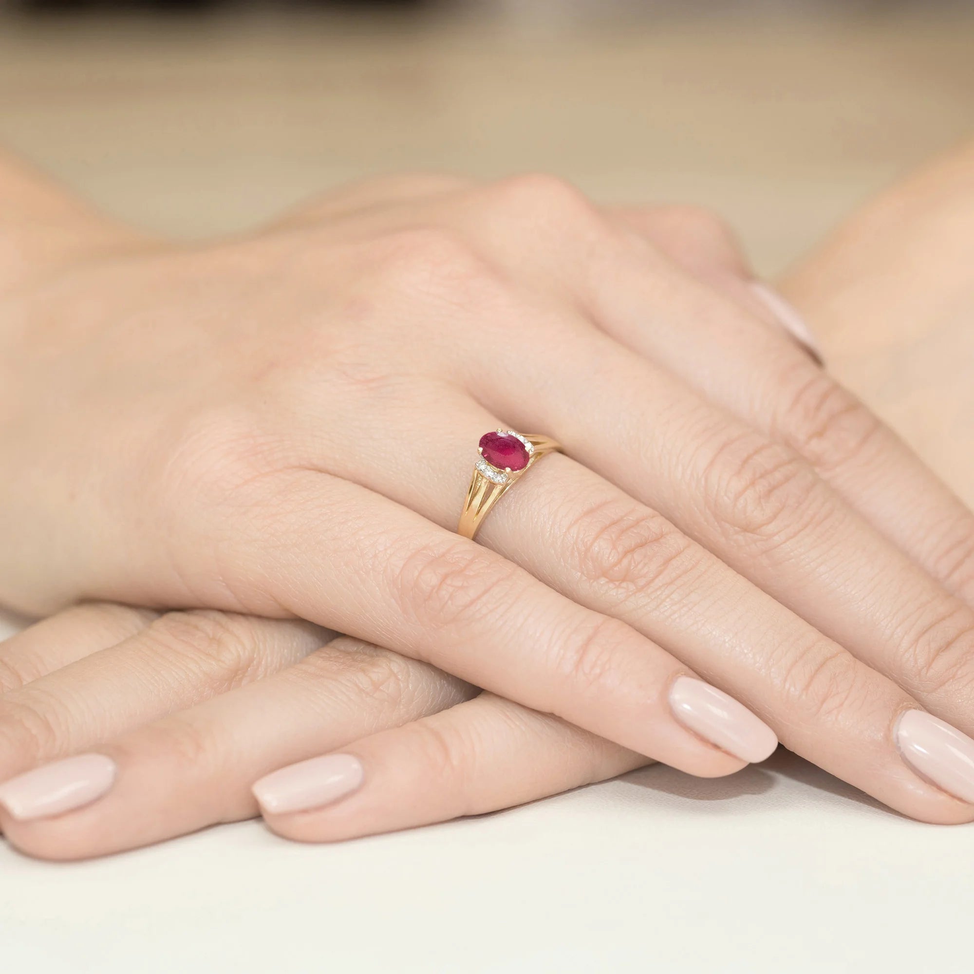 14k (585) Gold Ring | 0.60ct Ruby and 0.052ct Diamonds | GREMARI Jewelry
