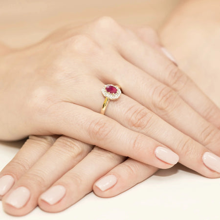 14k (585) Gold Ring | 0.60ct Ruby and 0.069ct Diamonds | GREMARI Jewelry
