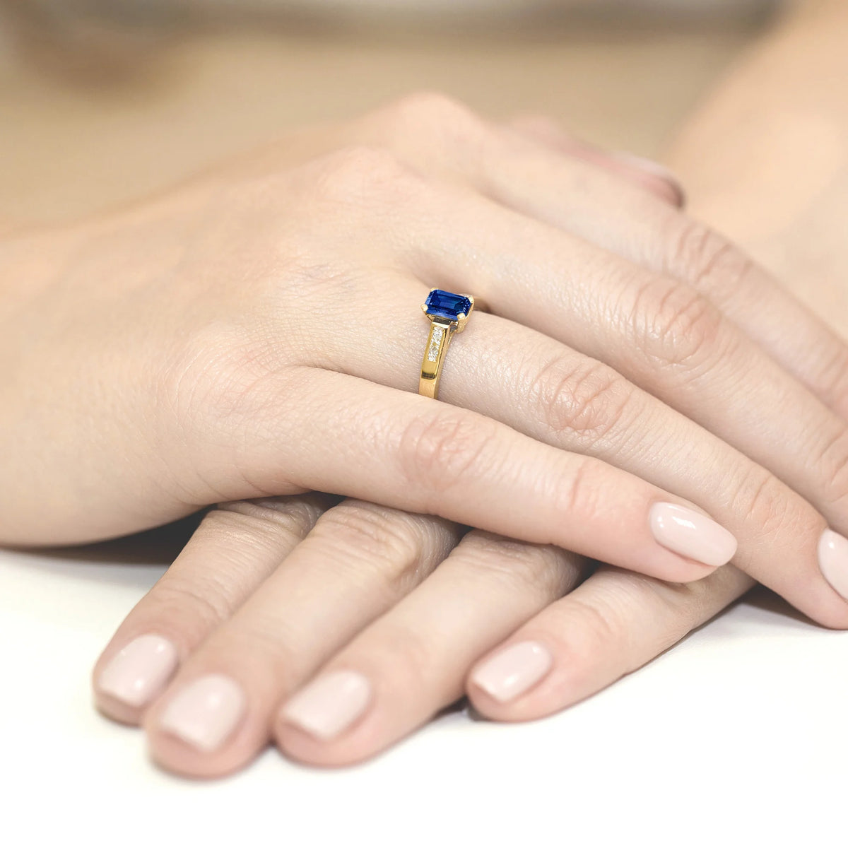 14k (585) Gold Rings | 0.60ct Sapphire and 0.04ct Diamonds | GREMARI Jewelry
