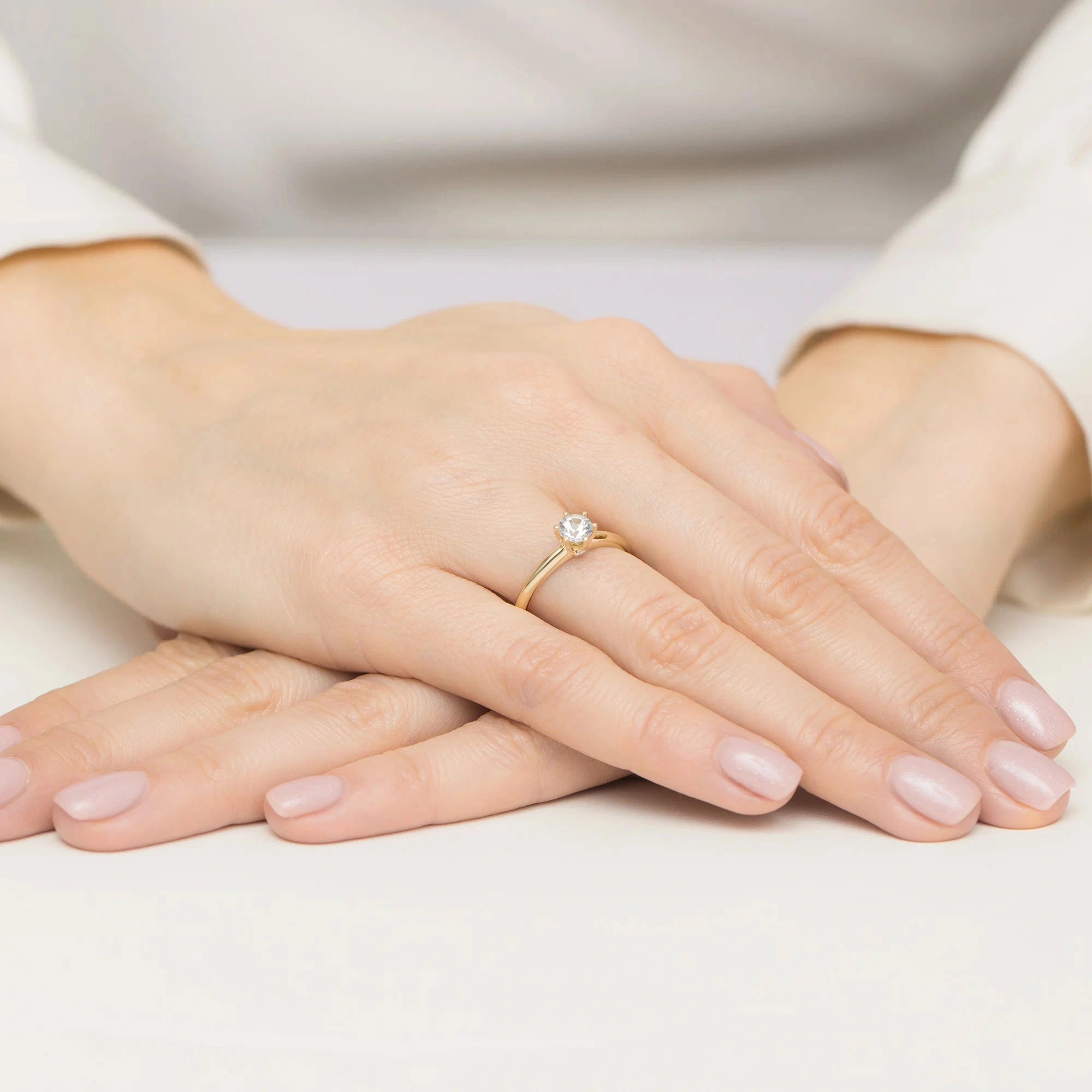 14k Gold (585) Ring | 0.60ct White Sapphire & 0.04ct Diamonds | GREMARI Jewelry