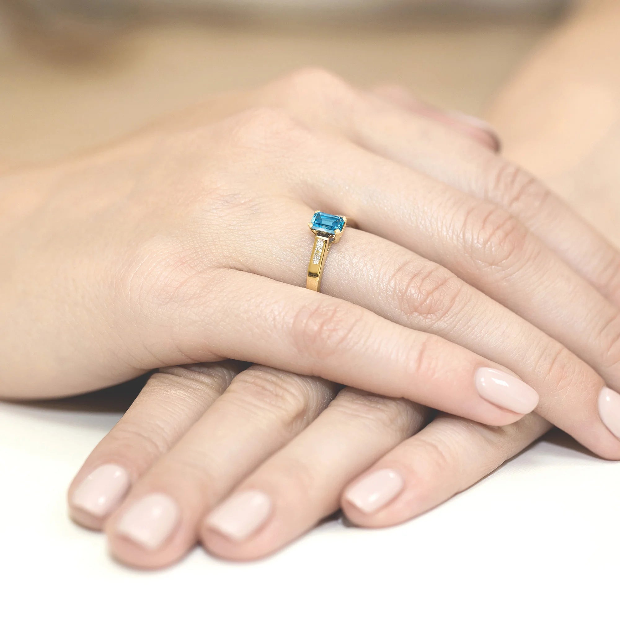 14k (585) Gold Rings | 0.65ct Topaz and 0.04ct Diamonds | GREMARI Jewelry
