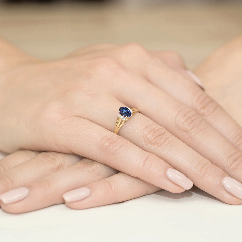 14k (585) Gold Ring | 0.70ct Sapphire and 0.052ct Diamonds | GREMARI Jewelry
