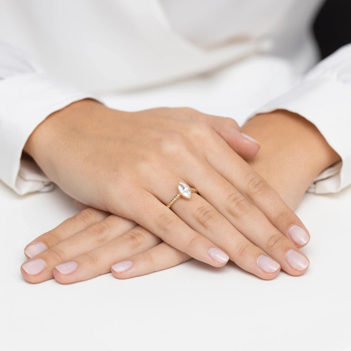 Prsten z 14karátového zlata (585) | Bílá zirkonie elipsa | Šperky GREMARI