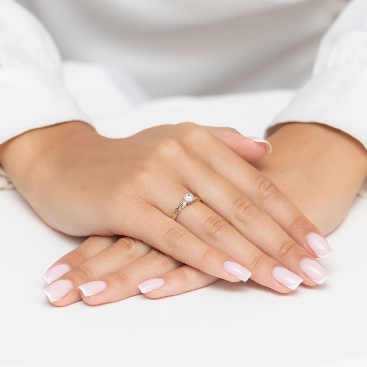 14k Gold (585) Ring | Zirconia Decorated Band | GREMARI Jewelry