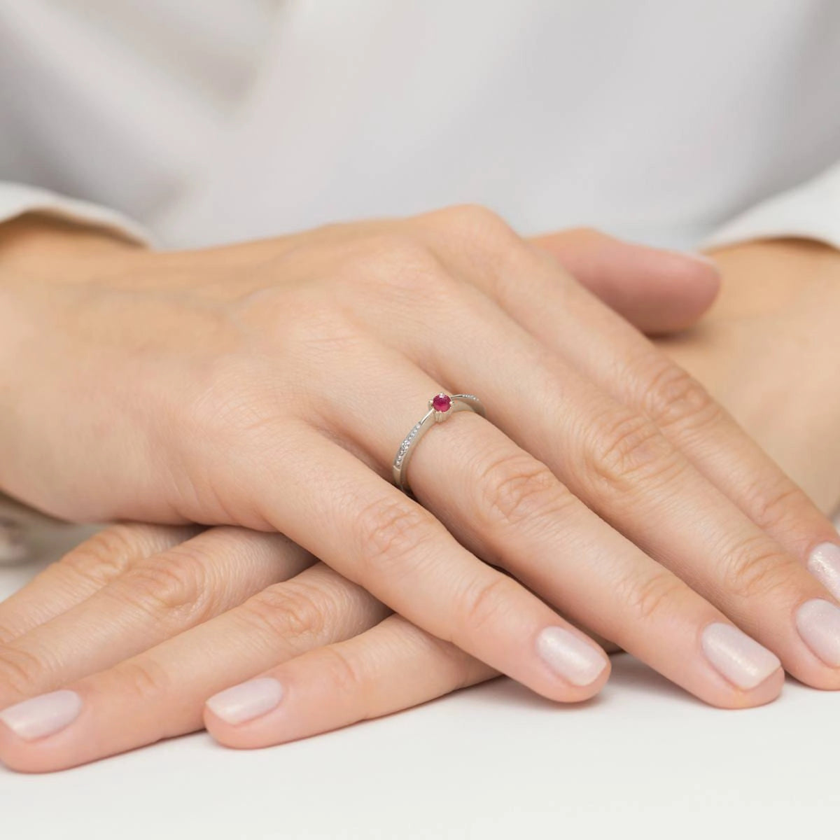 14K (585) White Gold Ring | 0.15ct Ruby and 0.01ct Diamonds | GREMARI Jewelry