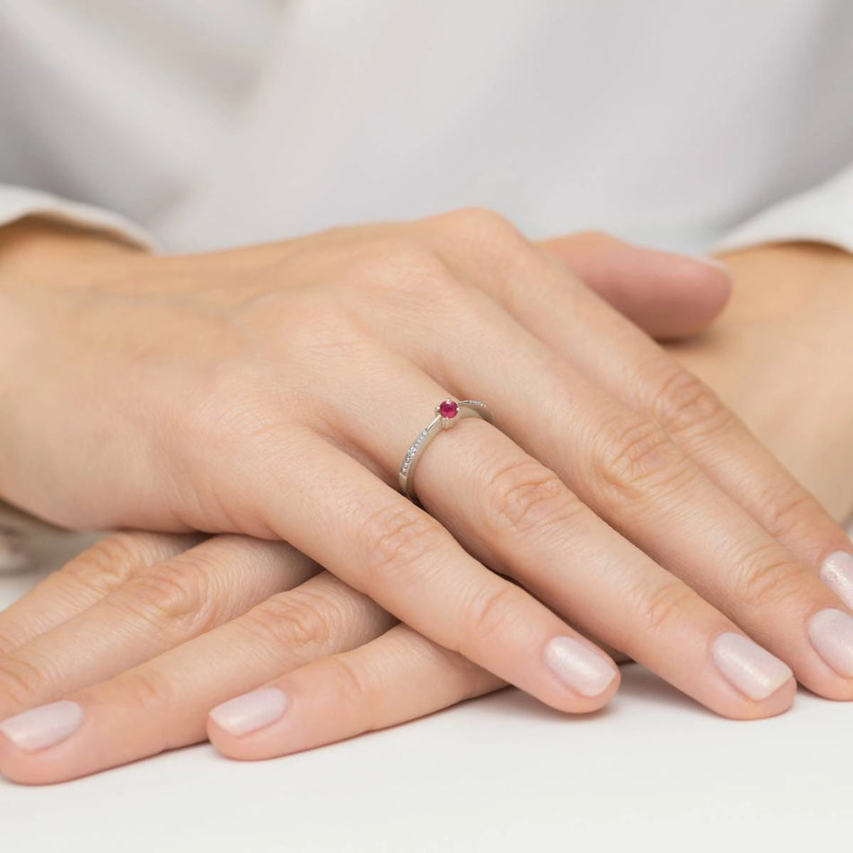 14K (585) White Gold Ring | 0.15ct Ruby and 0.01ct Diamonds | GREMARI Jewelry