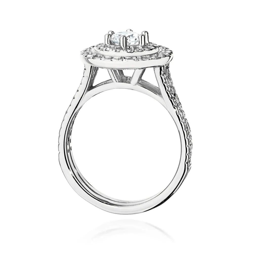 Náušnice z bílého zlata 14k (585) s diamantem o hmotnosti 0,40 ct a postranními diamanty o celkové hmotnosti 0,613 ct. Balené v elegantní krabičce, která je ideální jako dárek.