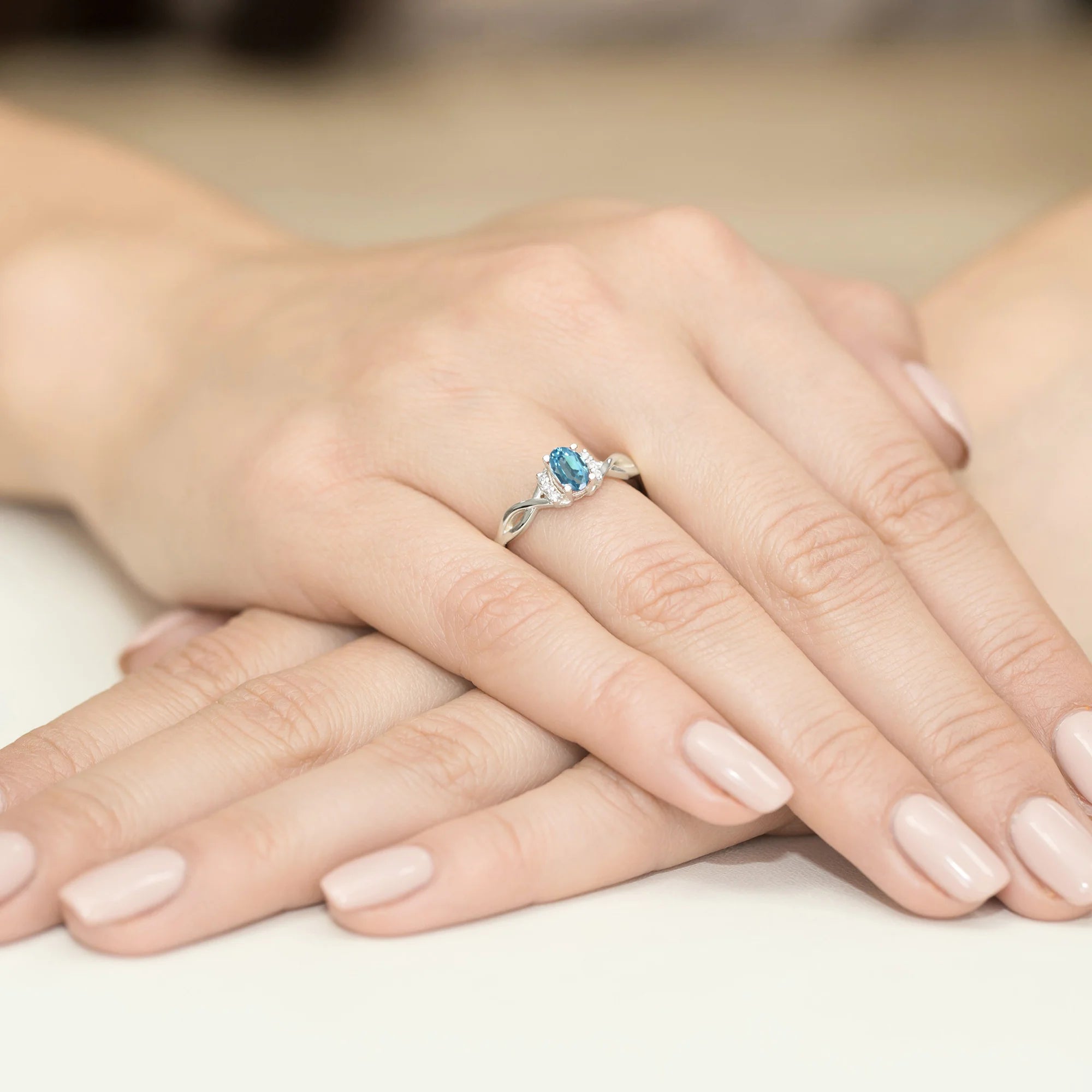 14k (585) White Gold Ring | 0.50ct Topaz and 0.052ct Diamonds | GREMARI Jewelry