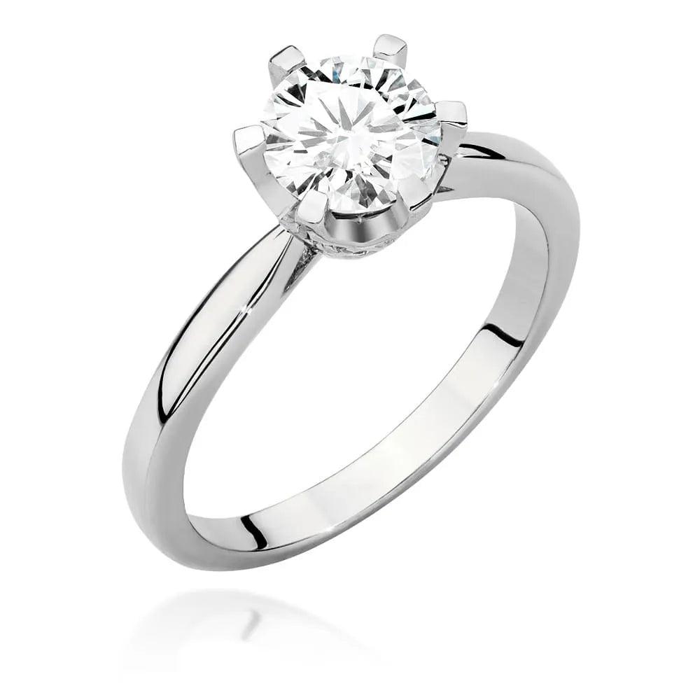 Prsten z bílého zlata 14k (585) s diamantem 1 ct a postranními diamanty 0,06 ct. Perfektní jako dárek.