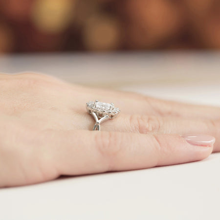 White Gold 14k(585) ring with 0,70ct and 0,28ct lab diamond.  Is packaged in an elegant box, which is perfect for a gift.