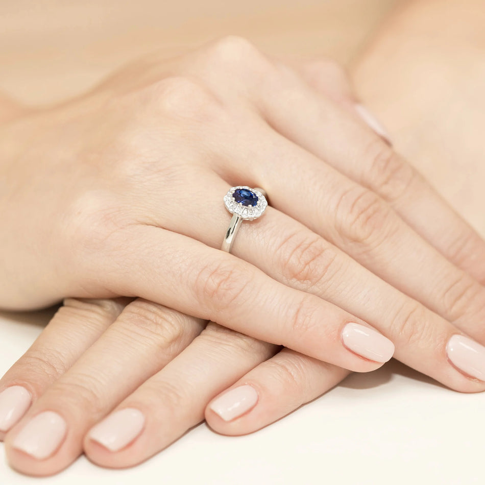 14k (585) White Gold Ring | 0.70ct Sapphire and 0.069ct Diamonds | GREMARI Jewelry
