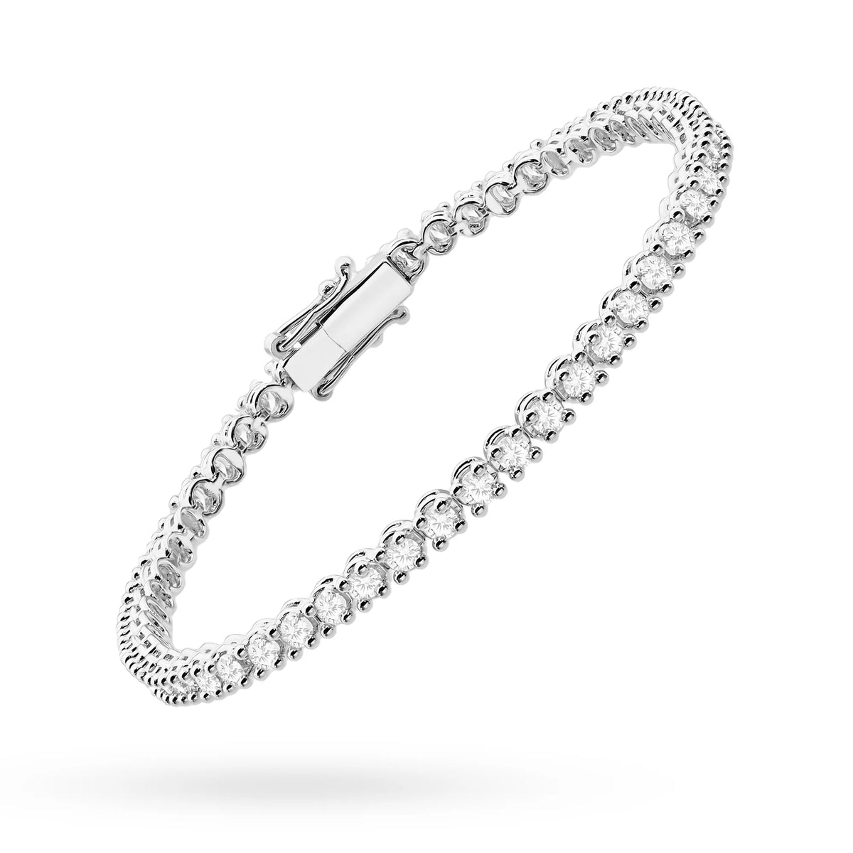 Tento tenisový náramek z bílého zlata 14k (585) osázený 54 laboratorně pěstovanými diamanty o celkové hmotnosti 2,16 ct představuje nadčasovou krásu. Je to dokonalá volba pro významný dárek.
