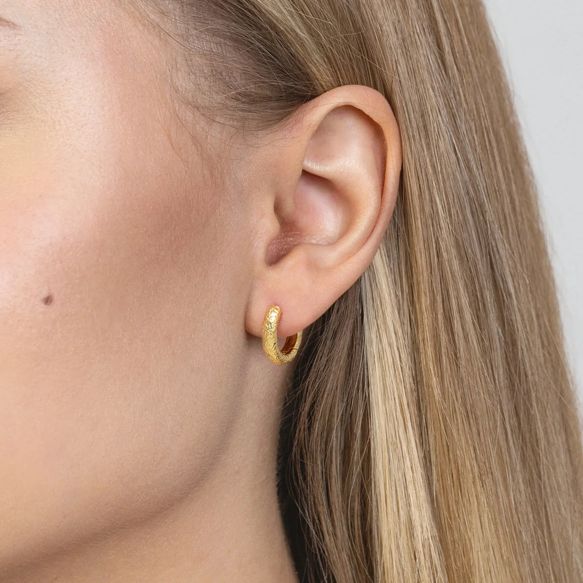 Gold-Plated Silver (925) Earrings | Decorated Hoop | GREMARI Jewelry
