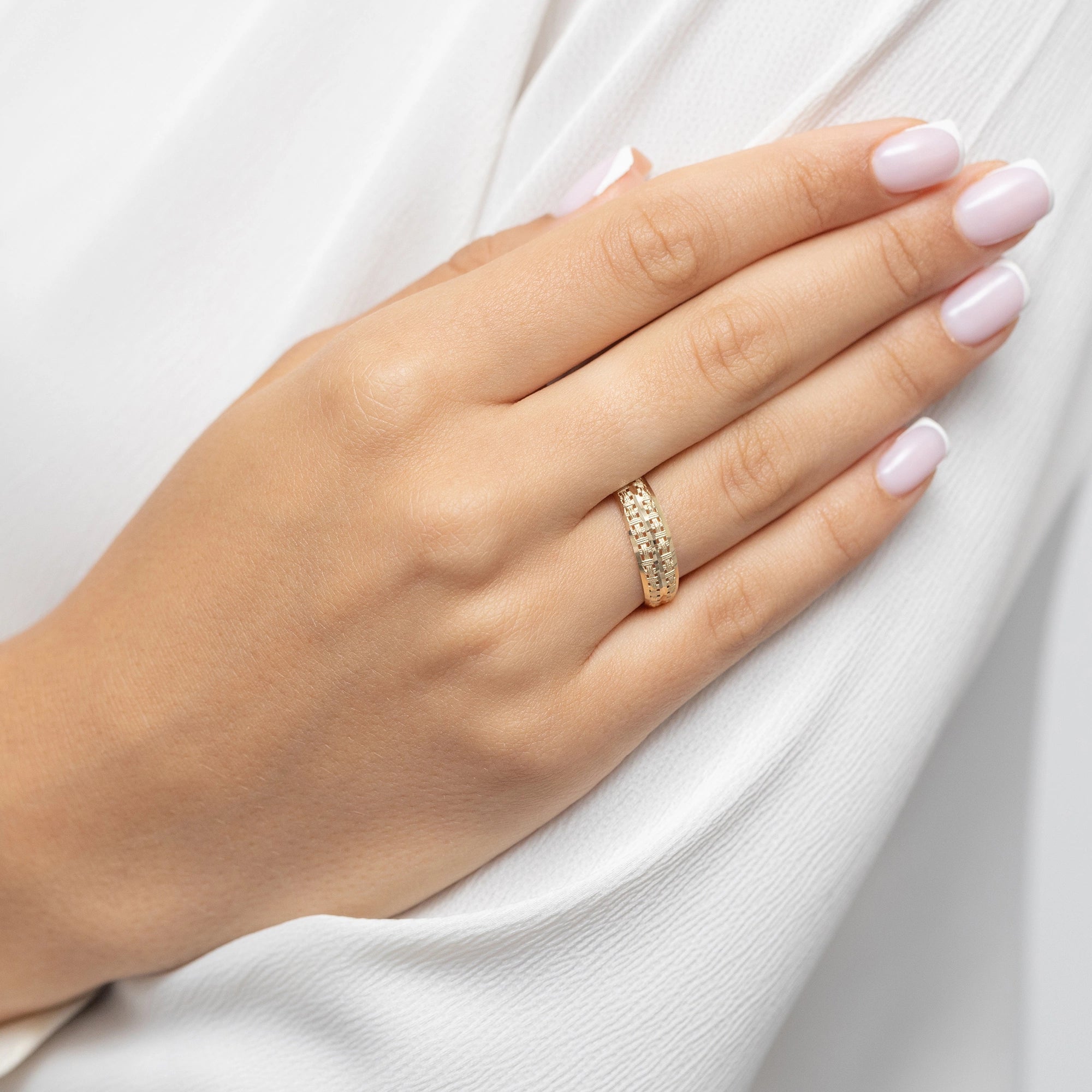 wide-gold-openwork-ring-ap092-585