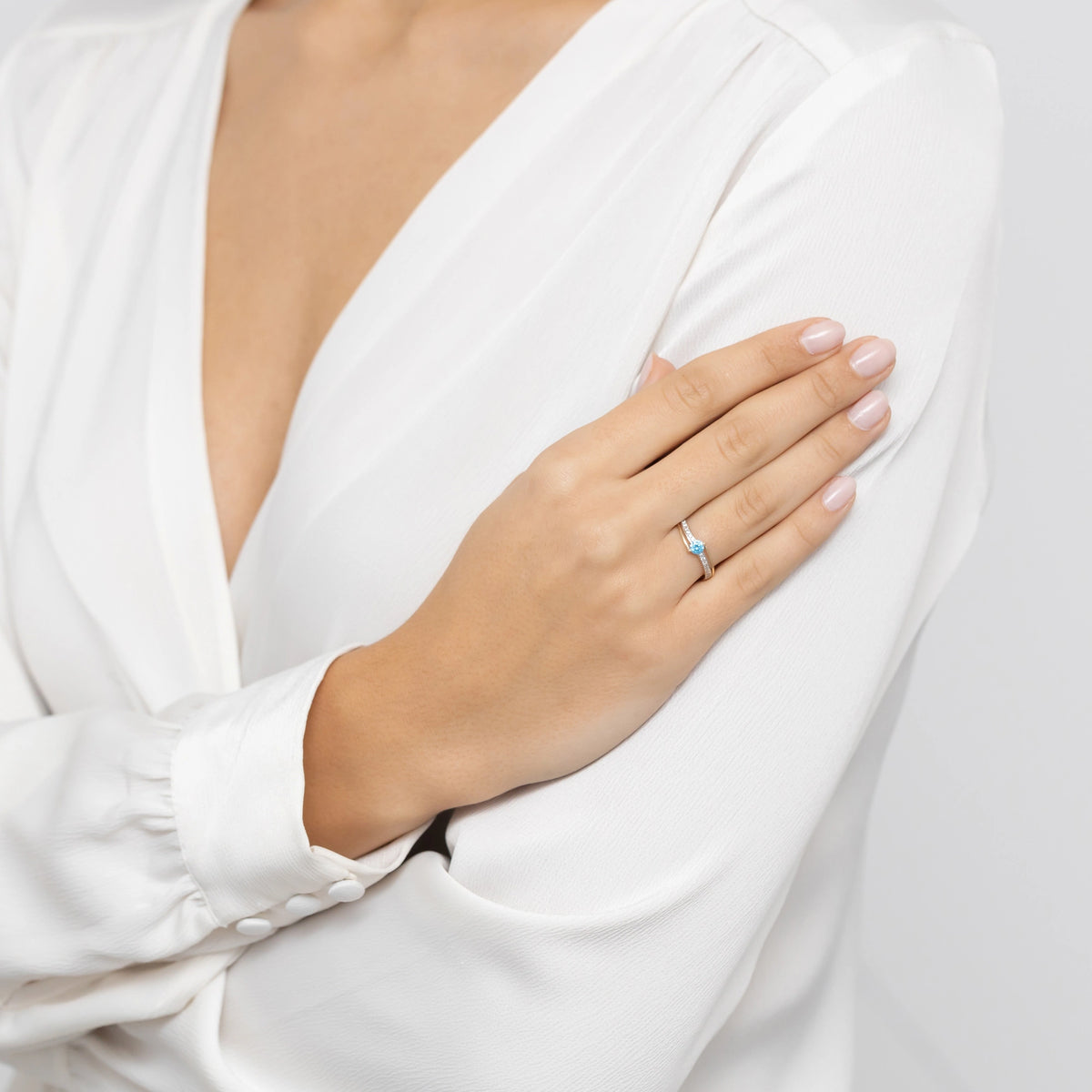 gold-ring-with-blue-zirconia-waves-ap167-585-n