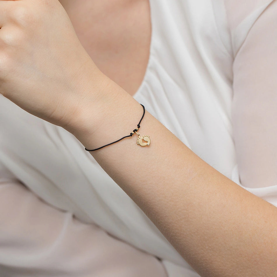 Zlatý náramek s diamantem a černým šňůrovým zapínáním