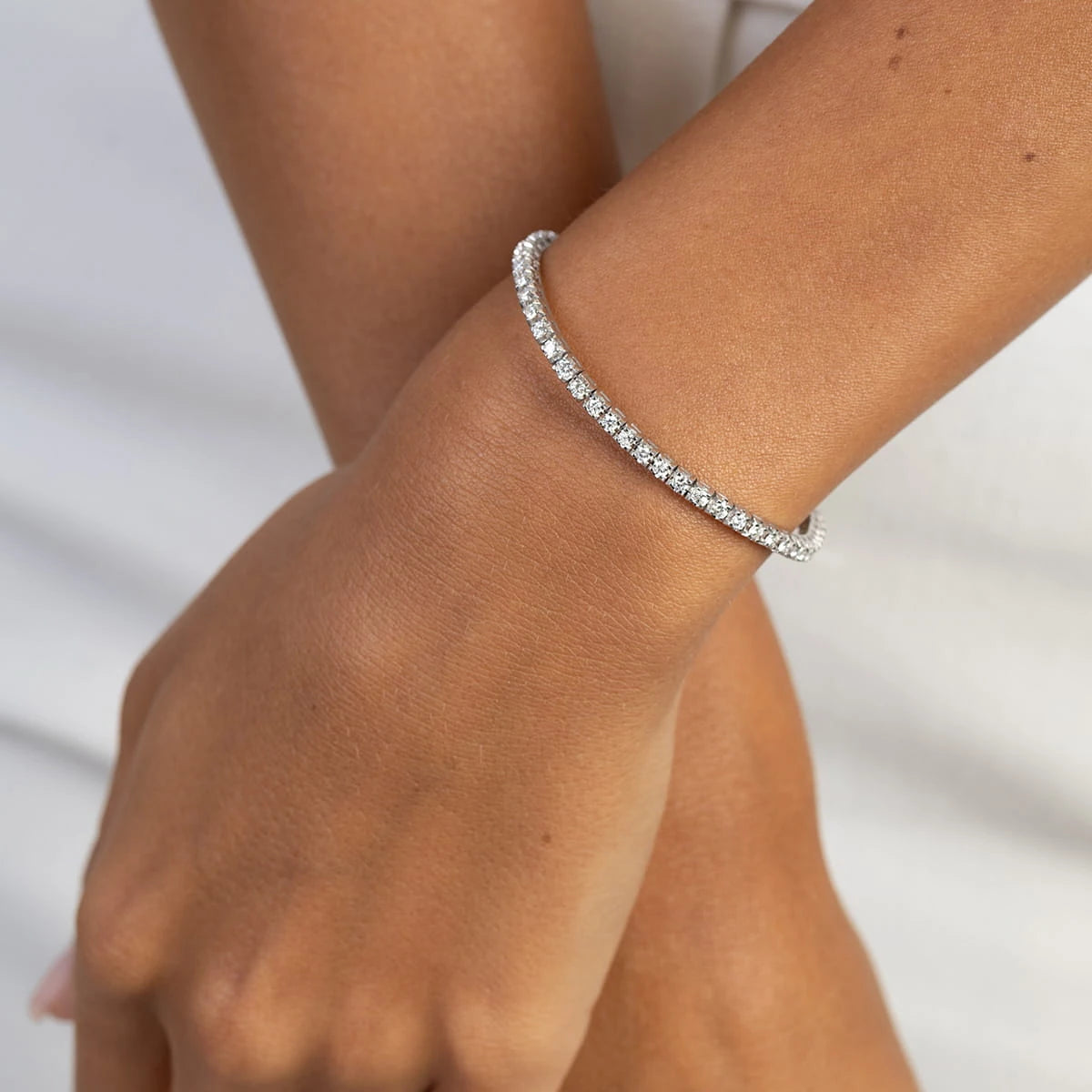 Náramek z bílého zlata s 59 round přírodními diamanty – 1.77ct
