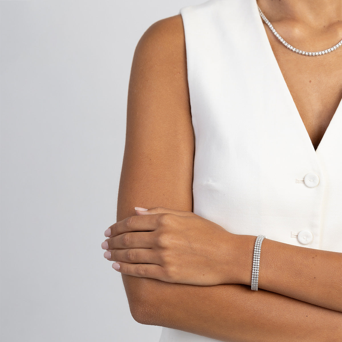 Třířadý tenisový náramek z bílého zlata s 222 round lab-grown diamanty – 4.44ct