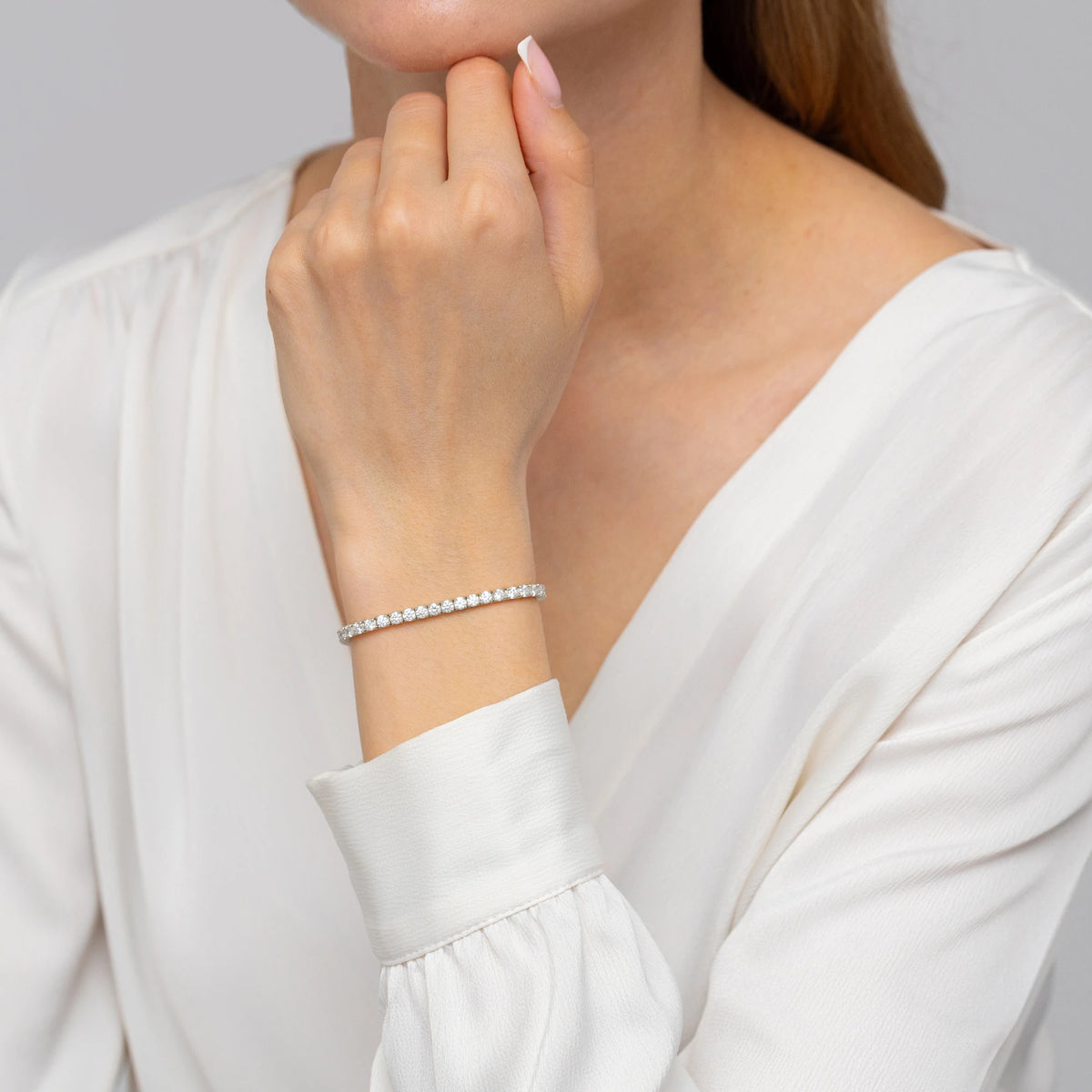 GREMARI 14K white gold tennis bracelet with 4.62ct round lab-grown diamonds – four-prong setting detail