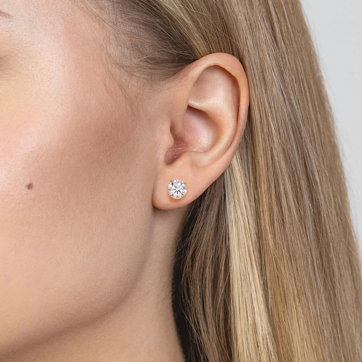 Yellow Gold Stud Earrings with 2 × 1,00ct Round Lab-Grown Diamonds | 585 (14k) Yellow Gold Stud Earrings