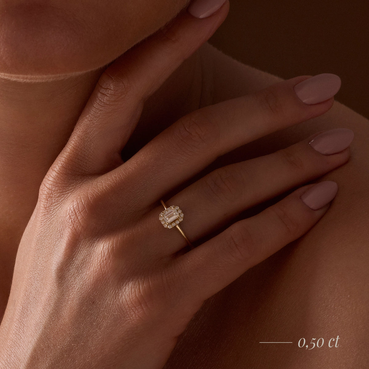 Gremari Seven Aura zásnubní prsten ze žlutého zlata s 0,24 ct lab-grown diamantem – Emerald