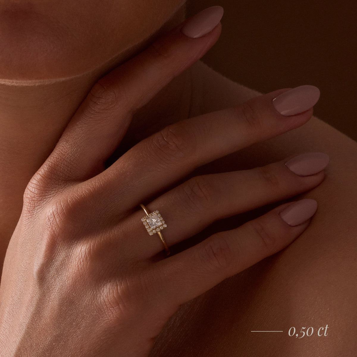 Gremari Seven Aura zásnubní prsten ze žlutého zlata s 0,15 ct přírodním diamantem – Princess