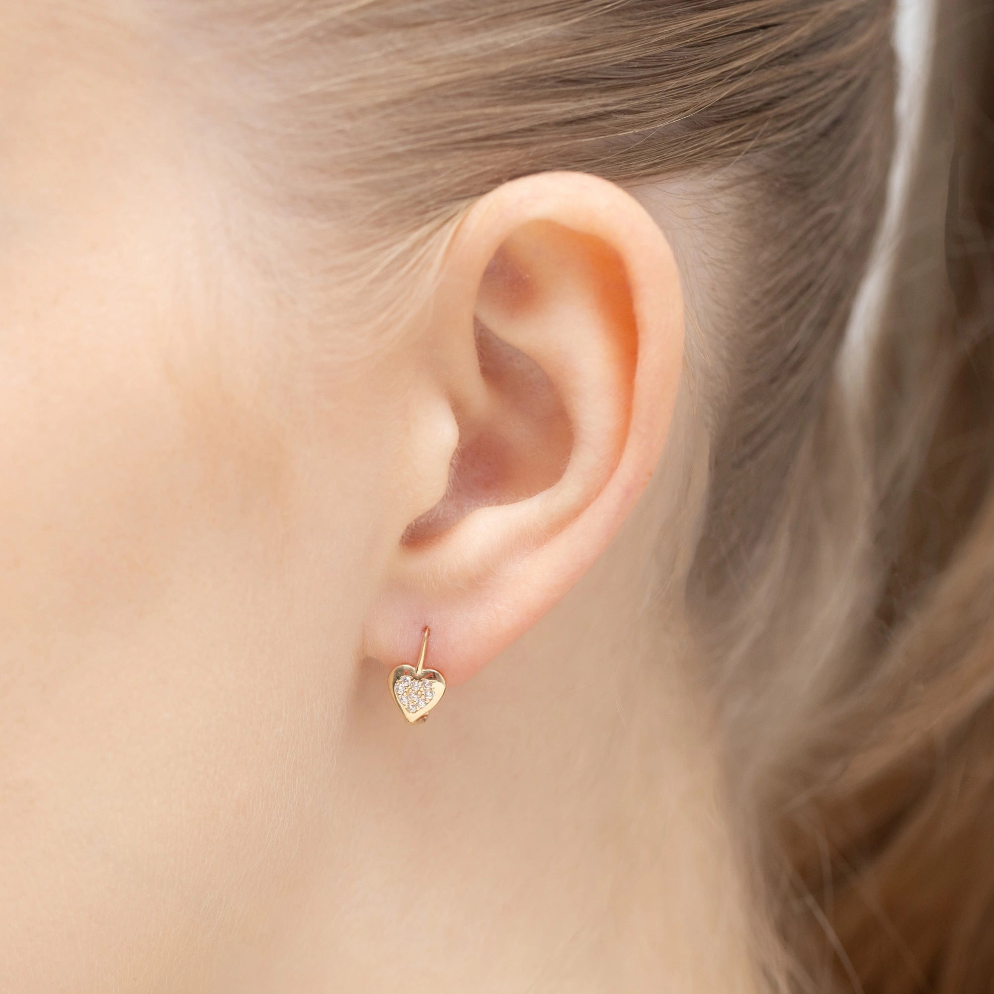 gold-earrings-with-english-clasp-with-zirconia-hearts-k-gw-768-585