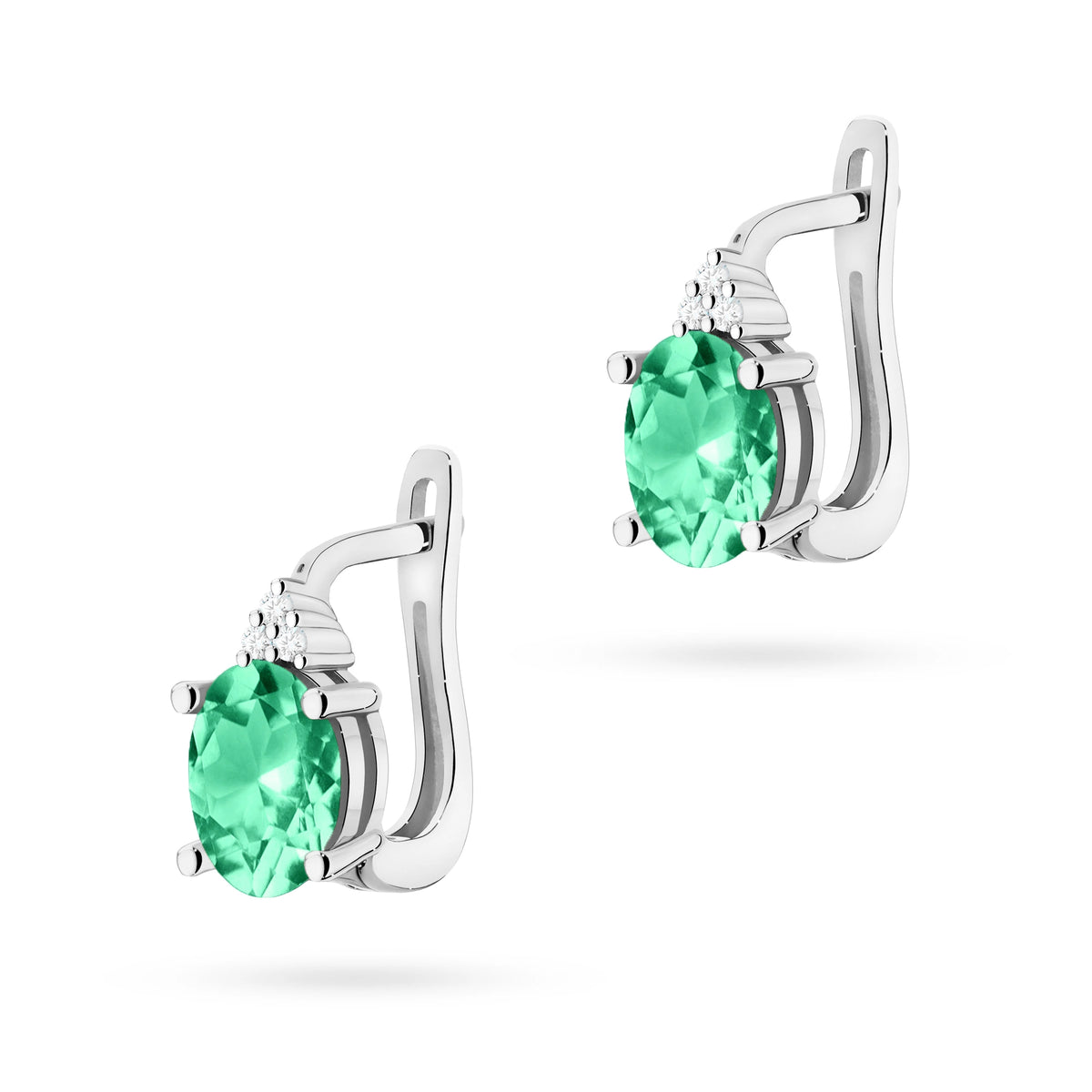 zlaté náušnice se 2 × 0,80 ct smaragdy a 0,052 ct doplňujícími diamanty k0308-emg-01