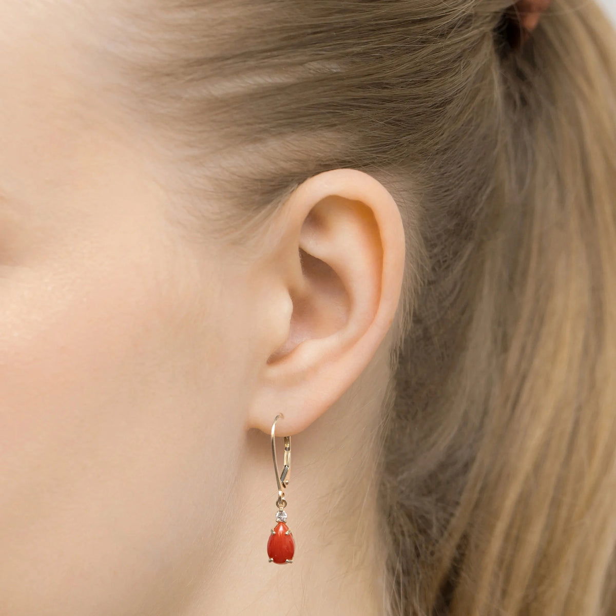 gold-earrings-with-2-x-0-65ct-coral-and-0-06ct-additional-diamonds-k0570-cor-01