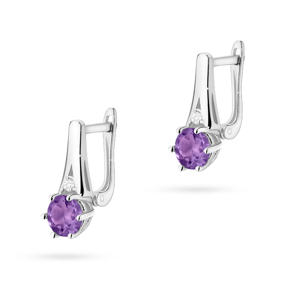 zlaté náušnice se 2 x 0,50 ct ametysty a 0,029 ct doplňkovými diamanty k0572-amv-01