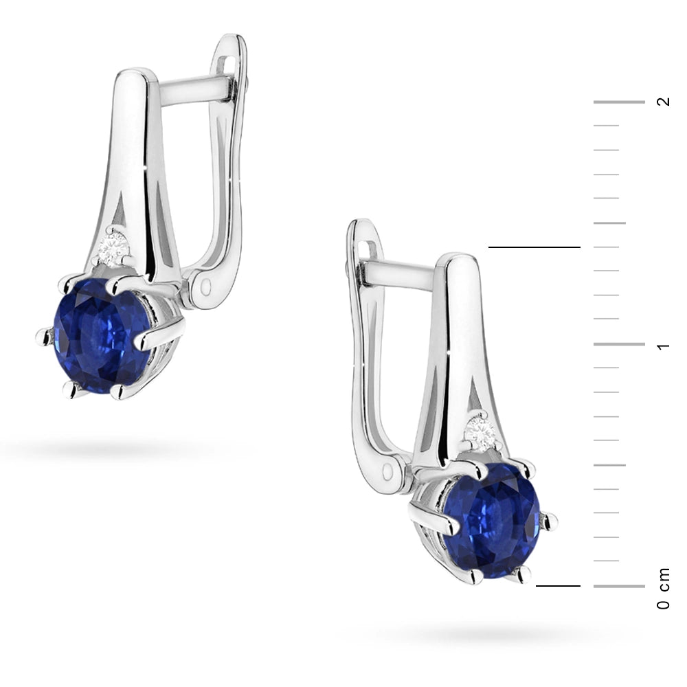 zlaté náušnice se 2 x 0,50 ct safíry a 0,029 ct doplňujícími diamanty k0572-sab-01