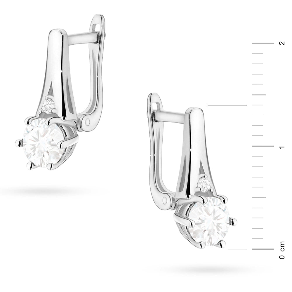 zlaté náušnice se 2 x 0,60 ct bílými safíry a 0,029 ct doplňkovými diamanty k0572-saw-01