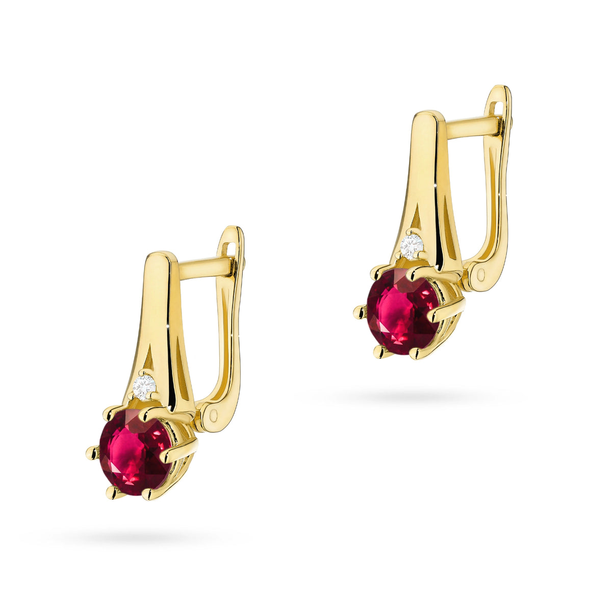 zlaté náušnice s 2 x 0,60 ct rubíny a 0,029 ct doplňujícími diamanty k0572-rur-01