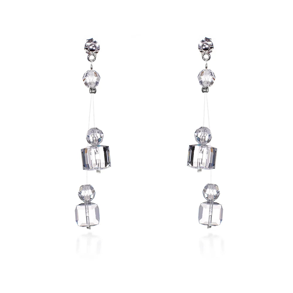 klasické-stříbrné-svatební-náušnice-se-swarovski-křišťály-kw058