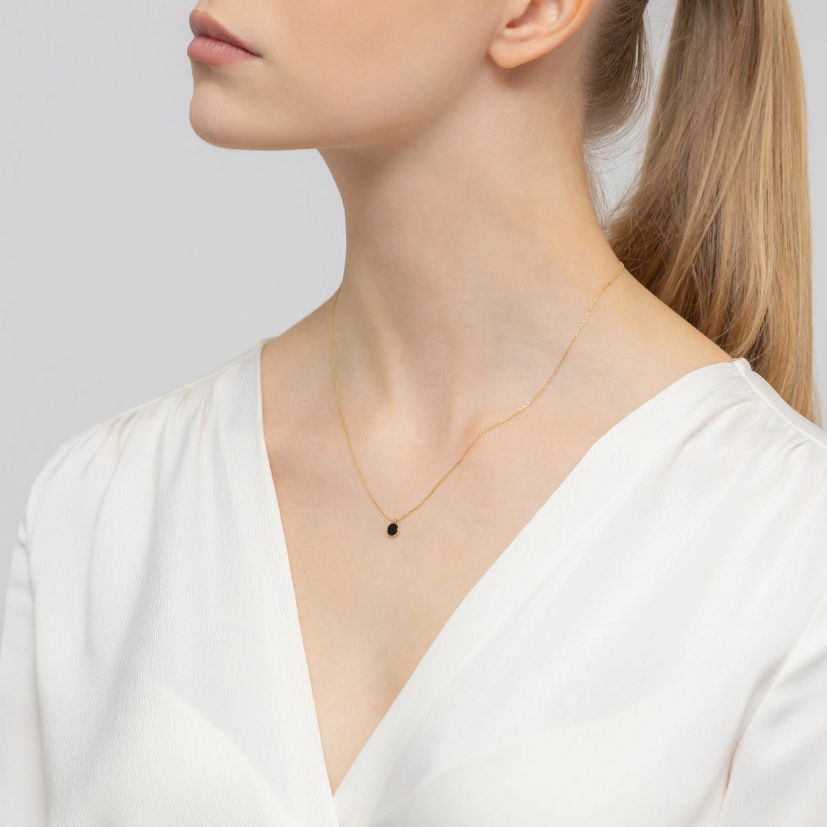 zlatý-náhrdelník-s-černým-achátem-n-gw-375-585