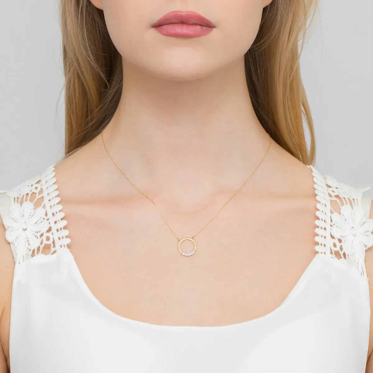 zlatý-náhrdelník-celebrity-s-diamanty-kruh-n0020