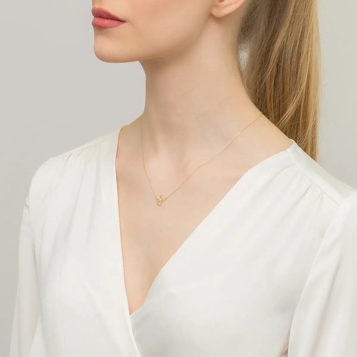 zlatý-náhrdelník-s-diamantovým-andělem-n0044
