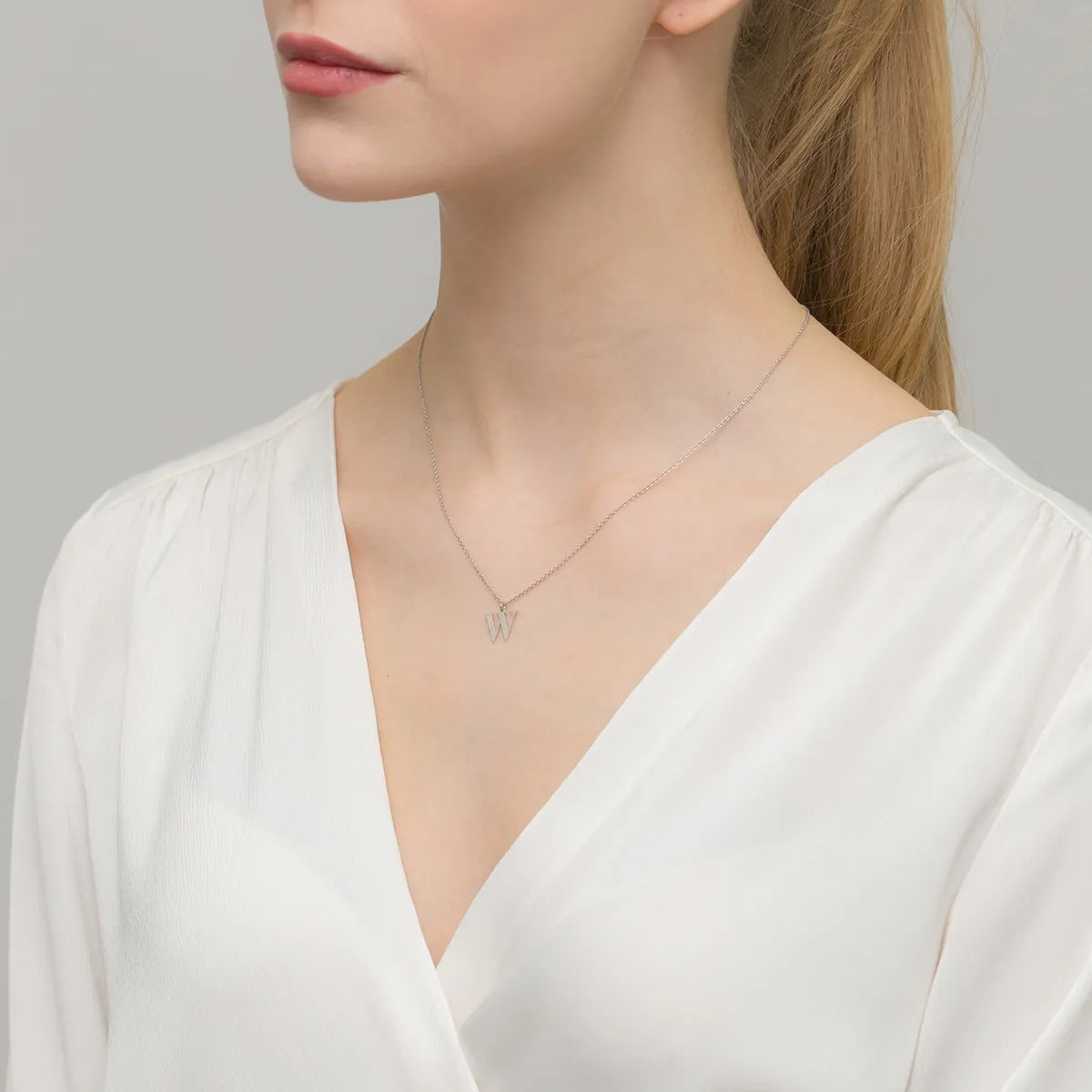stříbrný-náhrdelník-písmeno-w-n773-925-s-w