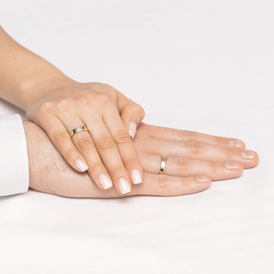 Klasický plochý jednoduchý zlatý snubní prsten 4mm