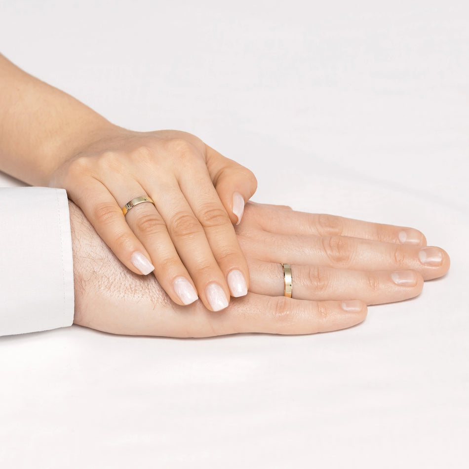 Klasické ploché snubní prsteny se zlatou drážkou 3 a 4 mm