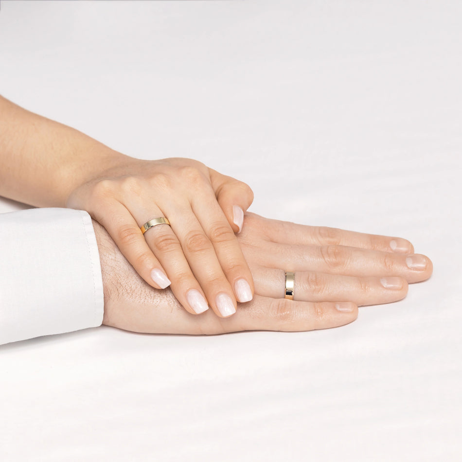 Klasické ploché snubní prsteny ze zlata se s drážkou 4 a 5 mm