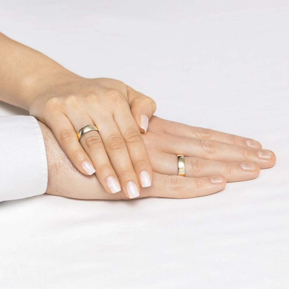 Klasický mírně zaoblený jednoduchý zlatý snubní prsten 6 mm