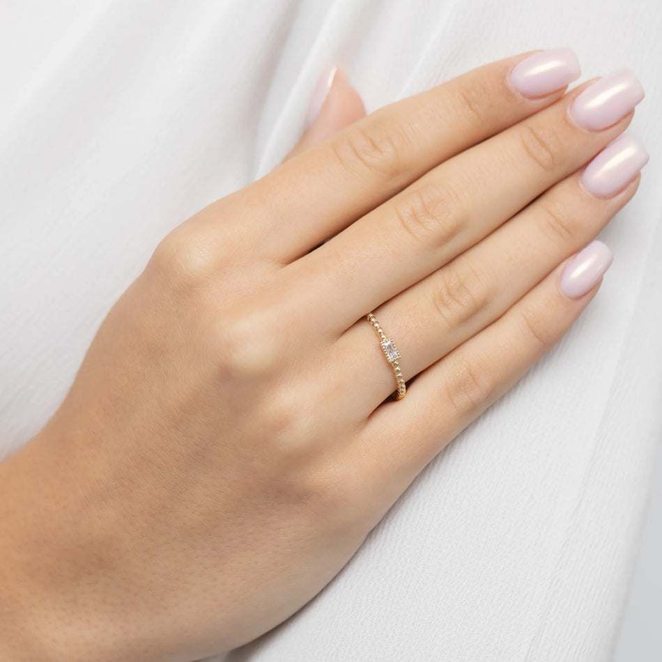 Prsten zlatý s bílou zirkonií a korálky