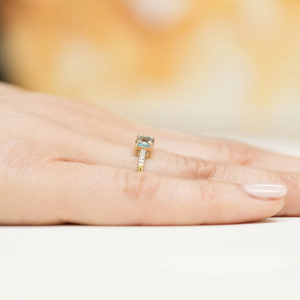 zlatý prsten s topazem 0,70 ct a diamanty p023-t0-70
