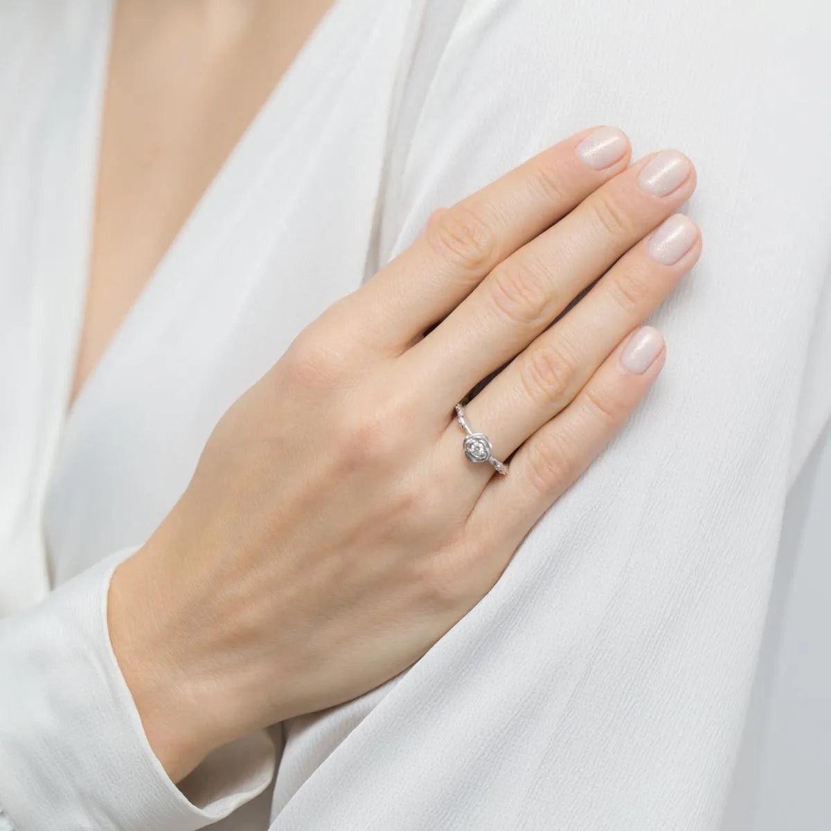 zlatý prsten s diamanty 0,08 ct a 4×0,005 ct p027-b0-10